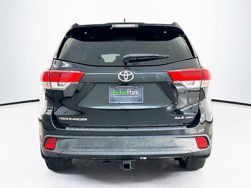 Midnight Black Metallic 2017 Toyota Highlander XLE