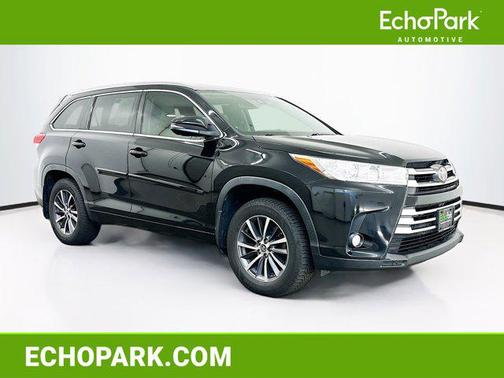 Midnight Black Metallic 2017 Toyota Highlander XLE
