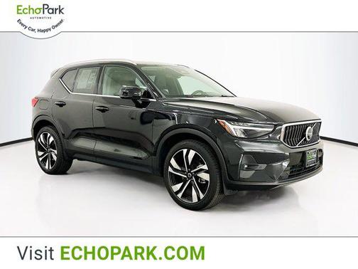 2025 Volvo XC40 B5 Plus Bright Theme