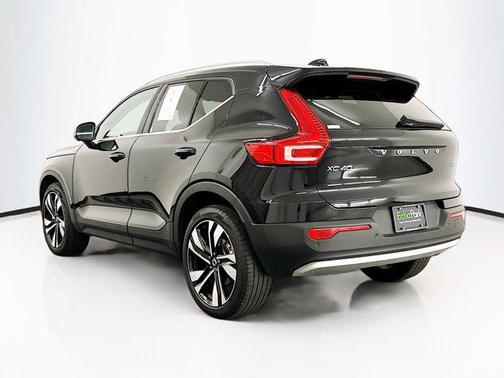 2025 Volvo XC40 B5 Plus Bright Theme