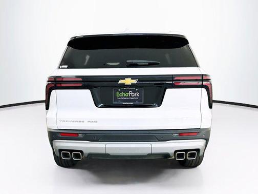 Summit White 2025 Chevrolet Traverse LT