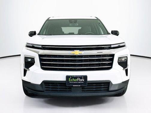 Summit White 2025 Chevrolet Traverse LT