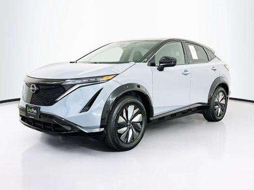 Boulder Gray Pearl/Black Diamond Pearl 2025 Nissan ARIYA ENGAGE