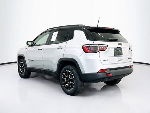 Silver Zynith Metallic Clearcoat 2025 Jeep Compass Trailhawk