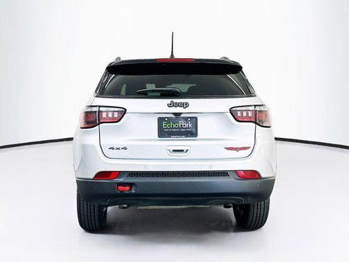 Silver Zynith Metallic Clearcoat 2025 Jeep Compass Trailhawk