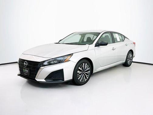 Brilliant Silver Metallic 2025 Nissan Altima SV FWD