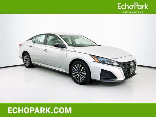 Brilliant Silver Metallic 2025 Nissan Altima SV FWD