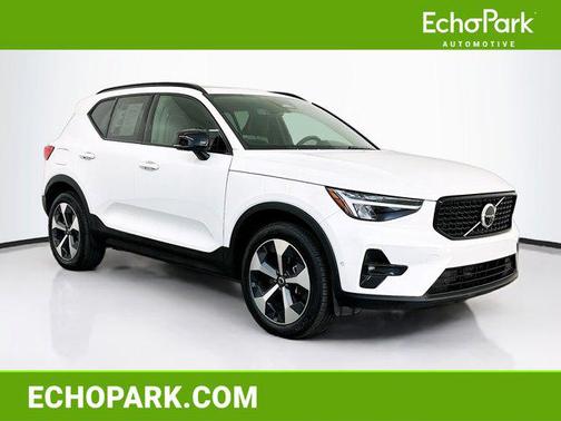 2025 Volvo XC40 B5 Plus Dark Theme