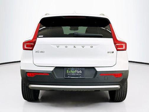 2025 Volvo XC40 B5 Plus Bright Theme