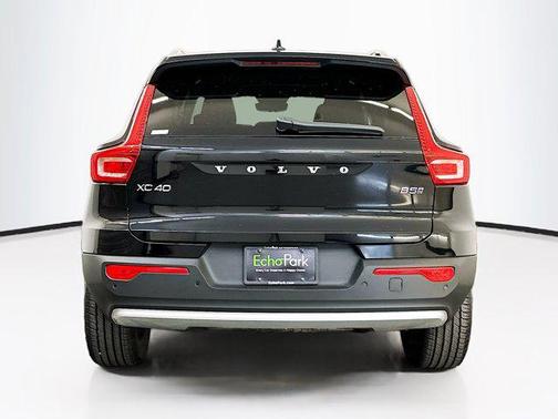 2025 Volvo XC40 B5 Core Bright Theme