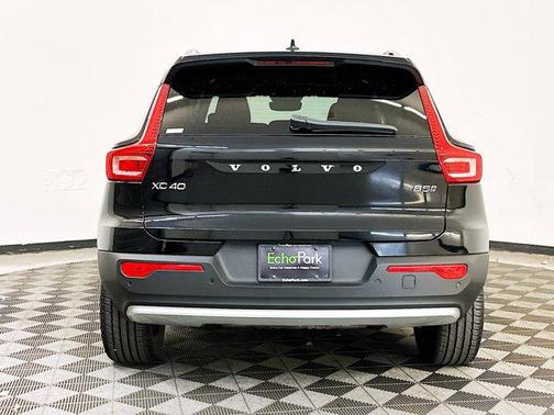 2025 Volvo XC40 B5 Core Bright Theme