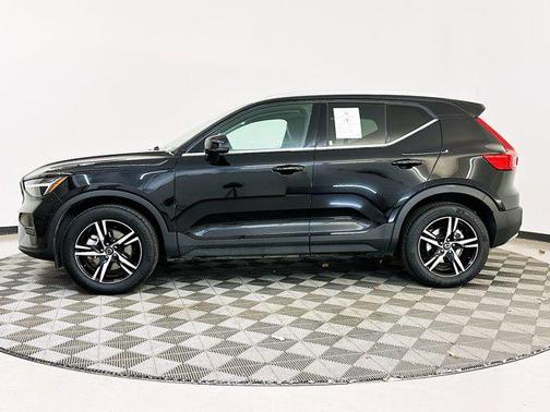 2025 Volvo XC40 B5 Core Bright Theme