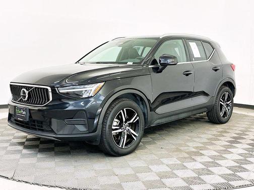 2025 Volvo XC40 B5 Core Bright Theme