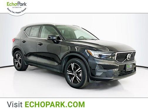 2025 Volvo XC40 B5 Core Bright Theme