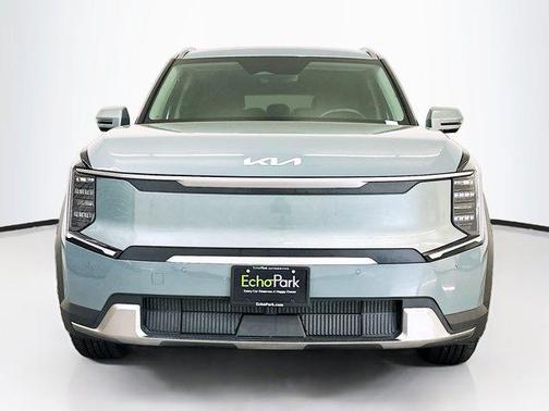 Iceberg Green 2024 Kia EV9 Wind