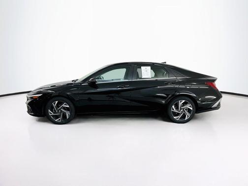 Abyss Black 2025 Hyundai ELANTRA Limited