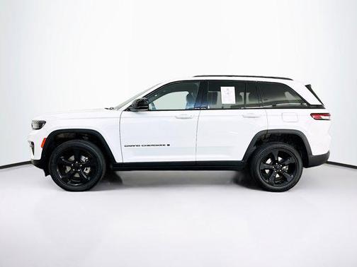 2022 Jeep Grand Cherokee Altitude
