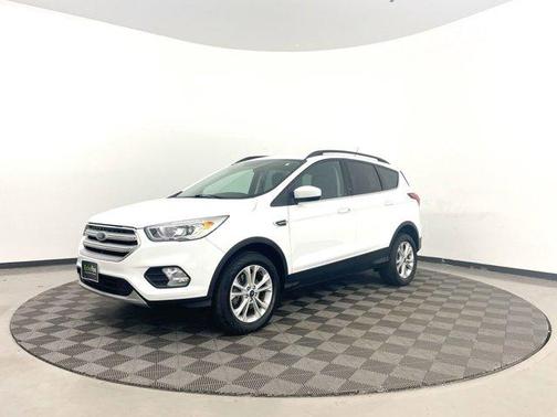 Photo 3 of 38 of 2019 Ford Escape SEL
