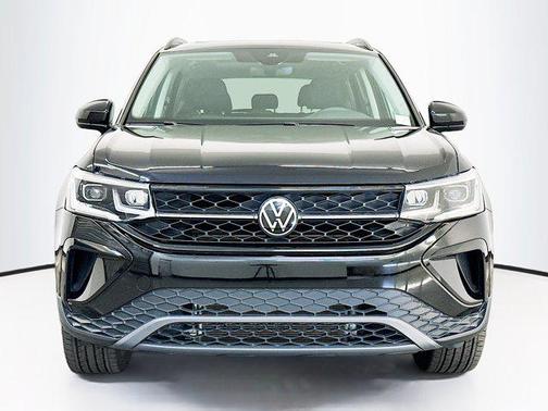 2024 Volkswagen Taos 1.5T SE Black