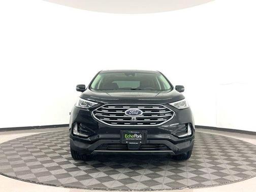 Photo 2 of 38 of 2019 Ford Edge Titanium