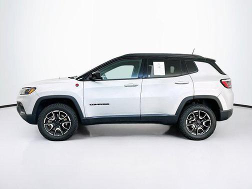 Silver Zynith Metallic Clearcoat 2025 Jeep Compass Trailhawk