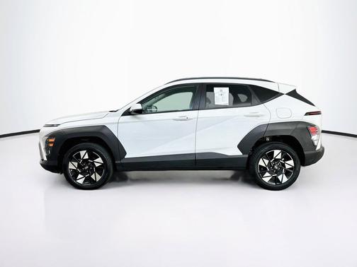 Atlas White 2025 Hyundai KONA SEL