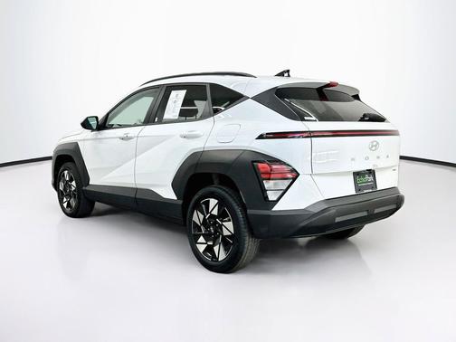 Atlas White 2025 Hyundai KONA SEL