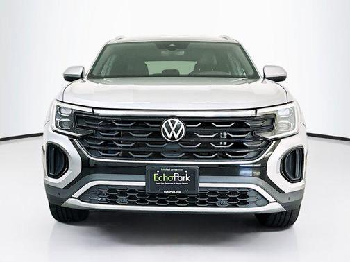 Platinum Gray Metallic 2024 Volkswagen Atlas Cross Sport 2.0T SE w/Technology 4MOTION