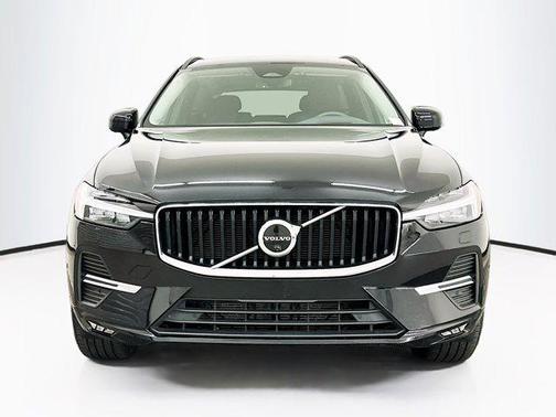 2022 Volvo XC60 B5 Momentum