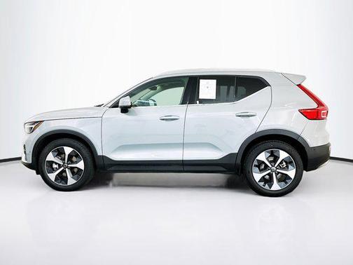2025 Volvo XC40 B5 Plus Bright Theme