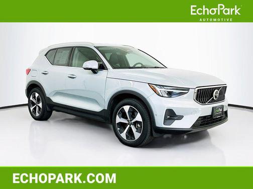 2025 Volvo XC40 B5 Plus Bright Theme