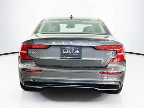 Platinum Grey Metallic 2025 Volvo S60 B5 Core