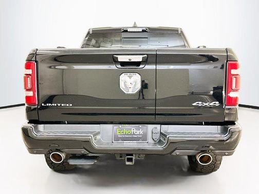 Diamond Black Crystal Pearlcoat 2021 RAM 1500 Limited