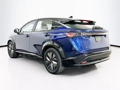 Deep Ocean Blue Pearl/Black Diamond Pearl 2024 Nissan ARIYA ENGAGE+