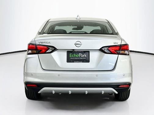 Brilliant Silver Metallic 2024 Nissan Versa 1.6 SV