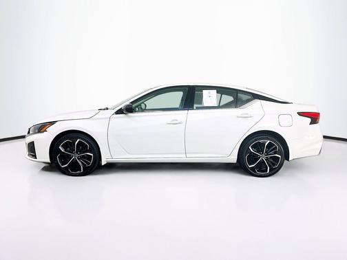 Pearl White Tricoat 2024 Nissan Altima SR Intelligent AWD