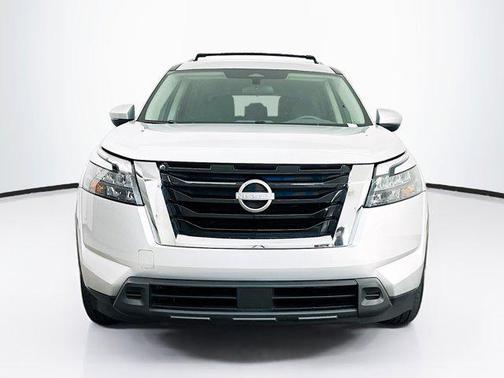 Brilliant Silver Metallic 2024 Nissan Pathfinder SV 4WD
