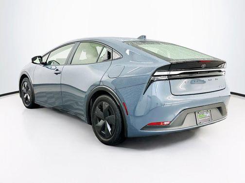 2025 Toyota Prius Plug-In Hybrid SE