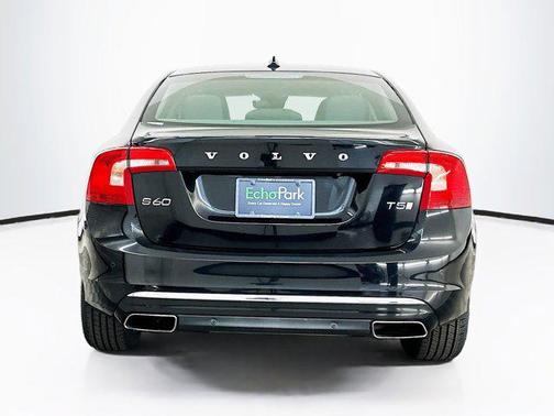 Onyx Black Metallic 2017 Volvo S60 Inscription T5