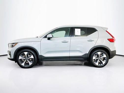 2025 Volvo XC40 B5 Plus Bright Theme