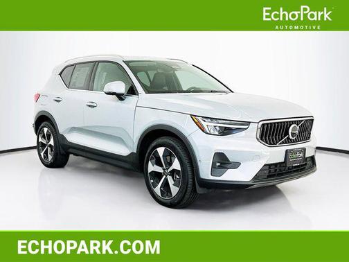 2025 Volvo XC40 B5 Plus Bright Theme