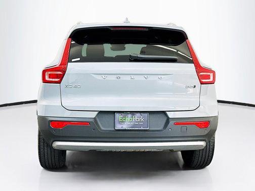 2025 Volvo XC40 B5 Plus Bright Theme