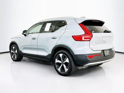 2025 Volvo XC40 B5 Plus Bright Theme