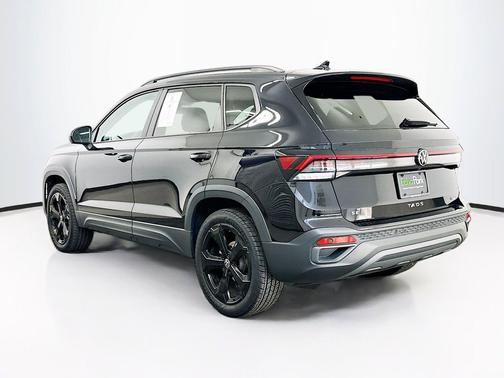 Deep Black Pearl 2025 Volkswagen Taos 1.5T SE Black