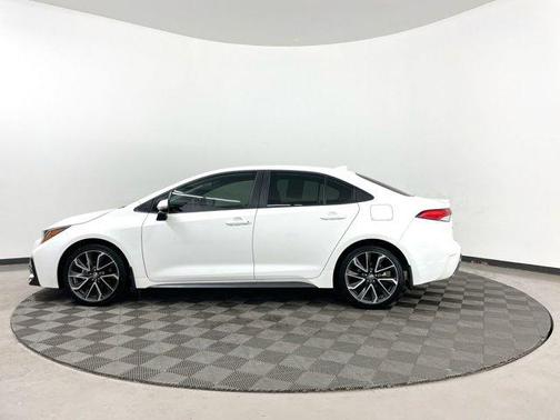 Photo 5 of 37 of 2020 Toyota Corolla SE