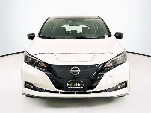 Super Black/Pearl White 2025 Nissan Leaf SV PLUS