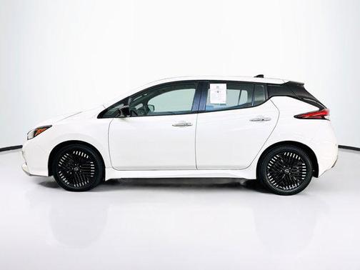 Super Black/Pearl White 2025 Nissan Leaf SV PLUS