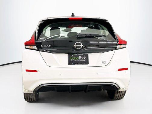 Super Black/Pearl White 2025 Nissan Leaf SV PLUS