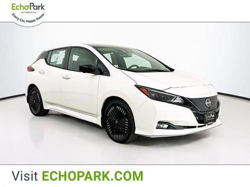 Super Black/Pearl White 2025 Nissan Leaf SV PLUS