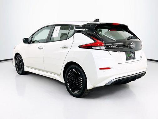 Super Black/Pearl White 2025 Nissan Leaf SV PLUS